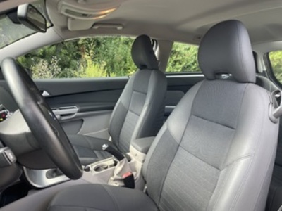 Volvo C30 1.6 Momentum 74 kW (100 CV) Volvo C30 1.6 Momentum 74 kW (100 CV)