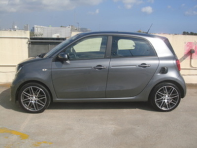 Smart ForFour Brabus 80 kW (109 CV) Smart ForFour Brabus 80 kW (109 CV)