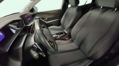 Peugeot 2008 PureTech 130 S&S Allure Pack EAT8 96 kW (130 CV) Peugeot 2008 PureTech 130 S&S Allure Pack EAT8 96 kW (130 CV)