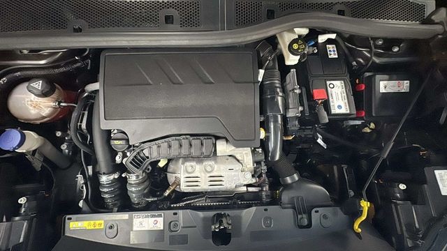 Peugeot2008 PureTech 130 S&S Allure Pack EAT8 96 kW (130 CV) Vehículo usado en Barcelona - 18