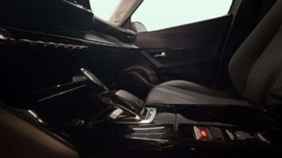 Peugeot 2008 PureTech 130 S&S Allure Pack EAT8 96 kW (130 CV) Peugeot 2008 PureTech 130 S&S Allure Pack EAT8 96 kW (130 CV)