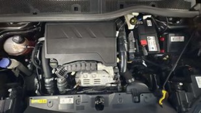 Peugeot 2008 PureTech 130 S&S Allure Pack EAT8 96 kW (130 CV) Peugeot 2008 PureTech 130 S&S Allure Pack EAT8 96 kW (130 CV)