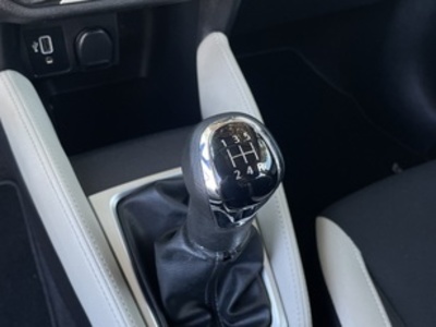 Nissan Micra 1.0 G Acenta 52 kW (71 CV) Nissan Micra 1.0 G Acenta 52 kW (71 CV)