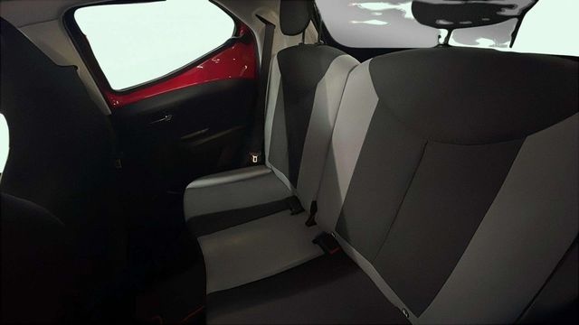 ToyotaAygo 1.0 70 x-play 51 kW (69 CV) Vehículo usado en Barcelona - 11