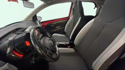 Toyota Aygo 1.0 70 x-play 51 kW (69 CV) Toyota Aygo 1.0 70 x-play 51 kW (69 CV)