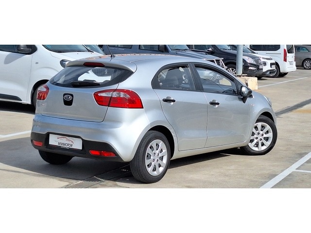 KiaRio 1.2 CVVT Concept 63 kW (85 CV) Vehículo usado en Barcelona - 9