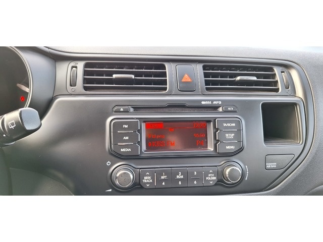 KiaRio 1.2 CVVT Concept 63 kW (85 CV) Vehículo usado en Barcelona - 13 KiaRio 1.2 CVVT Concept 63 kW (85 CV) Vehículo usado en Barcelona - 13