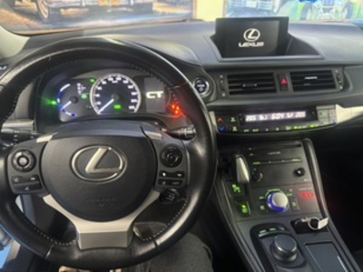 Lexus CT 200h Luxury 100 kW (136 CV) Lexus CT 200h Luxury 100 kW (136 CV)