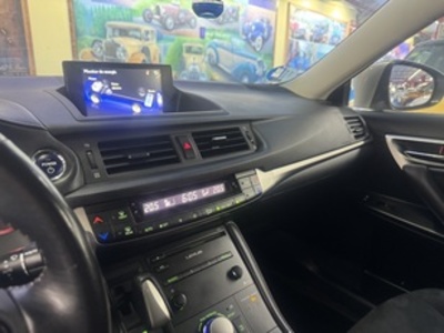 Lexus CT 200h Luxury 100 kW (136 CV) Lexus CT 200h Luxury 100 kW (136 CV)