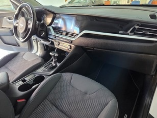 Kia Niro 1.6 GDi HEV Concept 104 kW (141 CV)