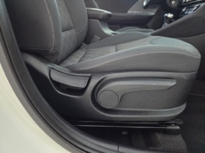 Kia Niro 1.6 GDi HEV Concept 104 kW (141 CV) Kia Niro 1.6 GDi HEV Concept 104 kW (141 CV)