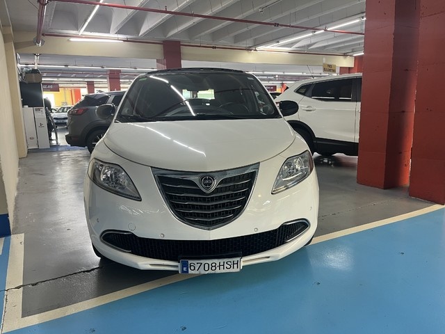 LanciaYpsilon 0.9 Twin Air Gold MTA 63 kW (85 CV) Vehículo usado en Barcelona - 2