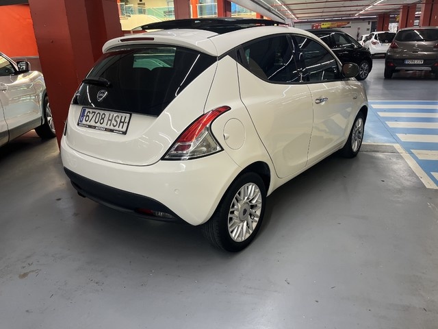 LanciaYpsilon 0.9 Twin Air Gold MTA 63 kW (85 CV) Vehículo usado en Barcelona - 4