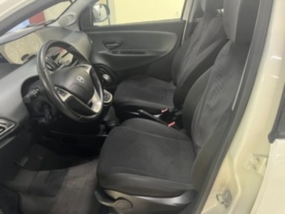 Lancia Ypsilon 0.9 Twin Air Gold MTA 63 kW (85 CV) Lancia Ypsilon 0.9 Twin Air Gold MTA 63 kW (85 CV)