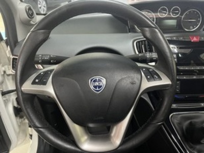 Lancia Ypsilon 0.9 Twin Air Gold MTA 63 kW (85 CV) Lancia Ypsilon 0.9 Twin Air Gold MTA 63 kW (85 CV)