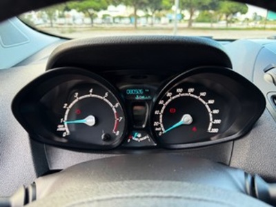 Ford Transit Courier Furgon 1.5 TDCI Limited 74 kW (100 CV) Ford Transit Courier Furgon 1.5 TDCI Limited 74 kW (100 CV)