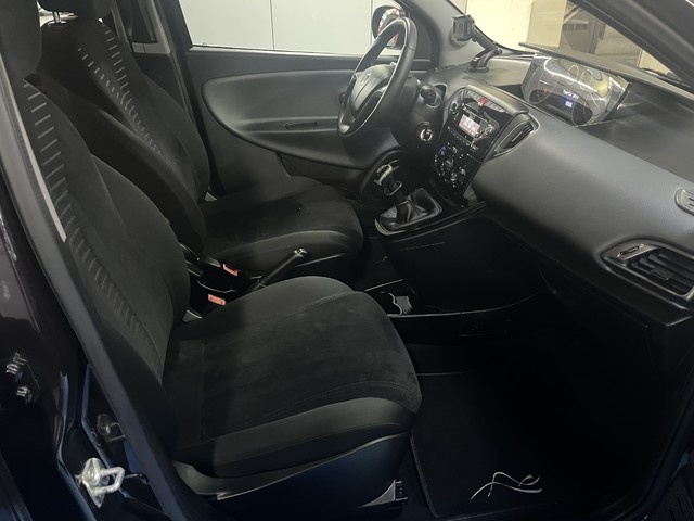 LanciaYpsilon 1.2 Gold Evo II 51 kW (69 CV) Vehículo usado en Barcelona - 13