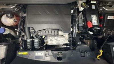 Peugeot 2008 Puretech 100 S&S Active 75 kW (100 CV) Peugeot 2008 Puretech 100 S&S Active 75 kW (100 CV)