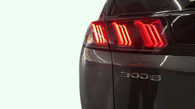 Peugeot3008 Hybrid 225 Allure Pack e-EAT8 165 kW (225 CV) Vehículo usado en Barcelona - 21