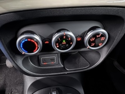 Fiat 500L 1.4 16v Trekking 70 kW (95 CV) Fiat 500L 1.4 16v Trekking 70 kW (95 CV)