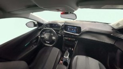 Peugeot 2008 PureTech 130 S&S Allure EAT8 96 kW (130 CV) Peugeot 2008 PureTech 130 S&S Allure EAT8 96 kW (130 CV)
