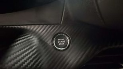 Peugeot 2008 PureTech 130 S&S Allure EAT8 96 kW (130 CV) Peugeot 2008 PureTech 130 S&S Allure EAT8 96 kW (130 CV)