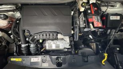 Peugeot 2008 PureTech 130 S&S Allure EAT8 96 kW (130 CV) Peugeot 2008 PureTech 130 S&S Allure EAT8 96 kW (130 CV)