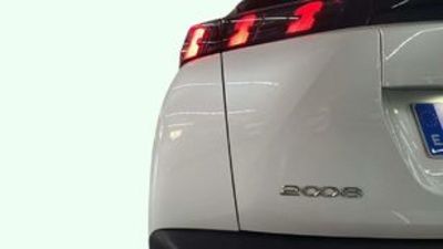 Peugeot 2008 PureTech 130 S&S Allure EAT8 96 kW (130 CV) Peugeot 2008 PureTech 130 S&S Allure EAT8 96 kW (130 CV)