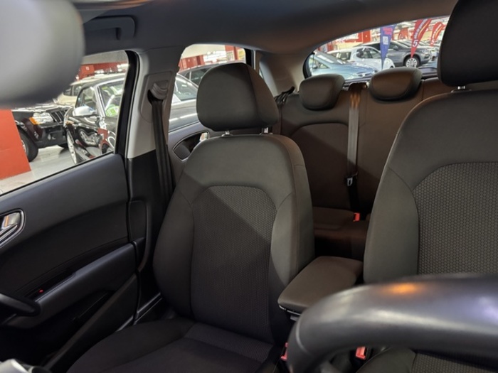 AudiA1 Sportback Adrenalin 1.6 TDI 66 kW (90 CV) S tronic Vehículo usado en Barcelona - 25 AudiA1 Sportback Adrenalin 1.6 TDI 66 kW (90 CV) S tronic Vehículo usado en Barcelona - 25