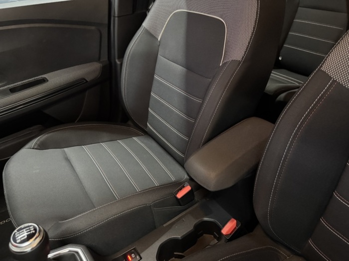 DaciaJogger Serie Limitada Extreme Go ECO-G 74 kW (100 CV) 7 Plazas Vehículo usado en Barcelona - 23 DaciaJogger Serie Limitada Extreme Go ECO-G 74 kW (100 CV) 7 Plazas Vehículo usado en Barcelona - 23