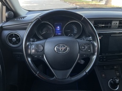Toyota Auris 140H Hybrid Feel! 100 kW (136 CV) Toyota Auris 140H Hybrid Feel! 100 kW (136 CV)