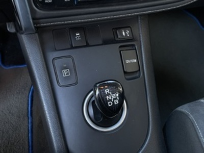 Toyota Auris 140H Hybrid Feel! 100 kW (136 CV) Toyota Auris 140H Hybrid Feel! 100 kW (136 CV)