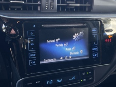 Toyota Auris 140H Hybrid Feel! 100 kW (136 CV) Toyota Auris 140H Hybrid Feel! 100 kW (136 CV)