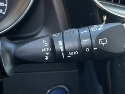 Toyota Auris 140H Hybrid Feel! 100 kW (136 CV) Toyota Auris 140H Hybrid Feel! 100 kW (136 CV)