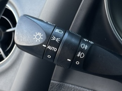 Toyota Auris 140H Hybrid Feel! 100 kW (136 CV) Toyota Auris 140H Hybrid Feel! 100 kW (136 CV)