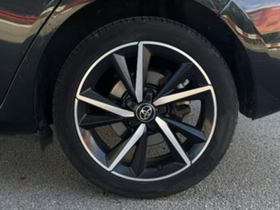 Toyota Auris 140H Hybrid Feel! 100 kW (136 CV) Toyota Auris 140H Hybrid Feel! 100 kW (136 CV)