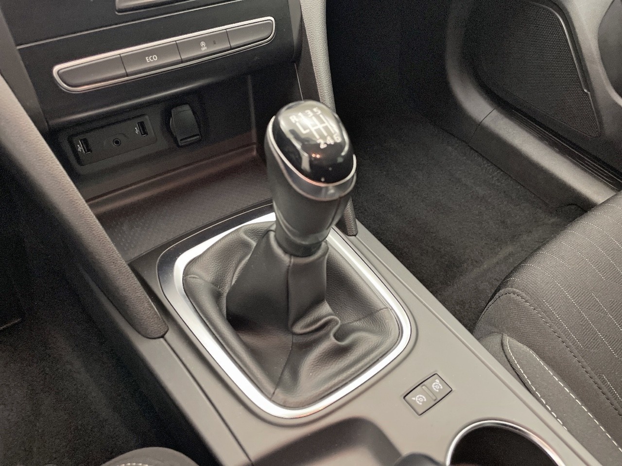 Renault Megane Limited TCe 85 kW (115 CV) GPF - 10