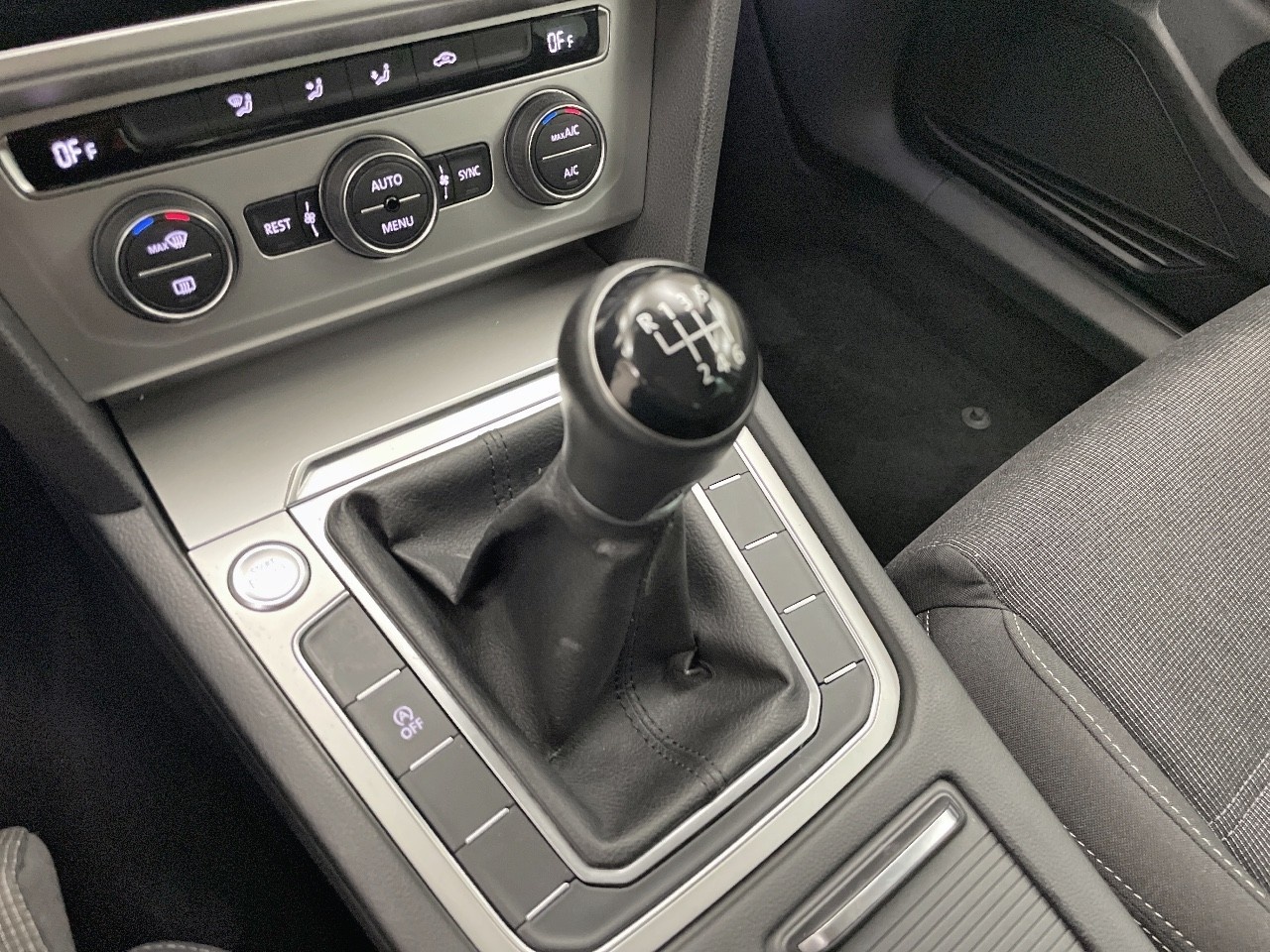 Volkswagen Passat Advance 2.0 TDI 110 kW (150 CV) - 10