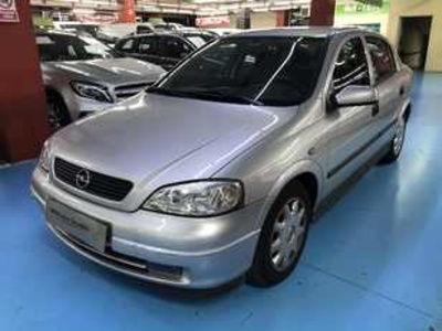 Opel Astra 1.6 Club 62 kW (84 CV) Opel Astra 1.6 Club 62 kW (84 CV)