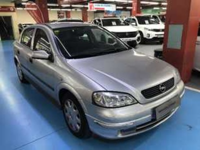 Opel Astra 1.6 Club 62 kW (84 CV) Opel Astra 1.6 Club 62 kW (84 CV)