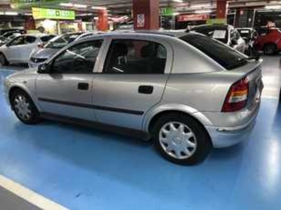 Opel Astra 1.6 Club 62 kW (84 CV) Opel Astra 1.6 Club 62 kW (84 CV)