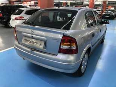 Opel Astra 1.6 Club 62 kW (84 CV) Opel Astra 1.6 Club 62 kW (84 CV)