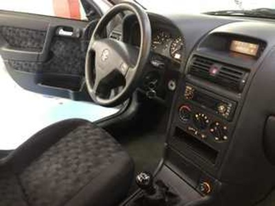 Opel Astra 1.6 Club 62 kW (84 CV) Opel Astra 1.6 Club 62 kW (84 CV)
