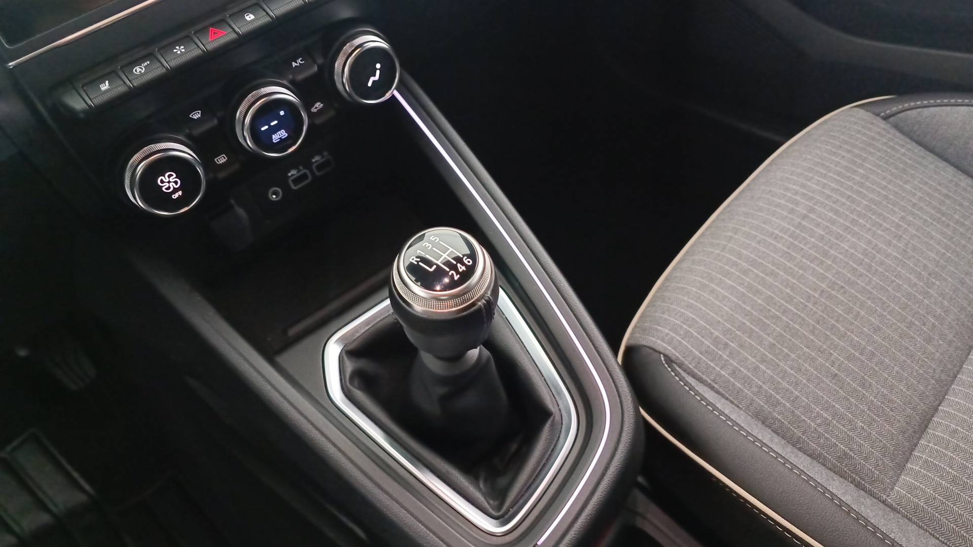 Renault Clio Techno TCe 66 kW (90 CV) - 21