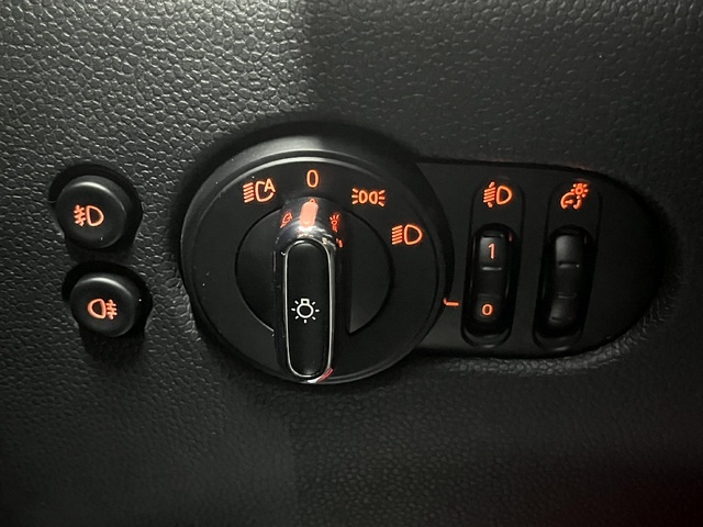 MINIMINI 5 Puertas Cooper 100 kW (136 CV) Vehículo usado en Barcelona - 20