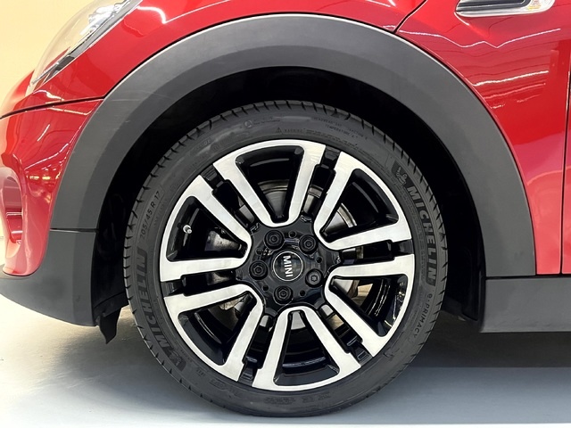 MINIMINI 5 Puertas Cooper 100 kW (136 CV) Vehículo usado en Barcelona - 32