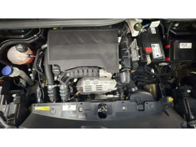 Peugeot 2008 PureTech 130 S&S Allure Pack 96 kW (130 CV) Peugeot 2008 PureTech 130 S&S Allure Pack 96 kW (130 CV)