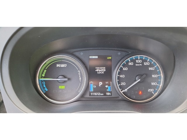 MitsubishiOutlander 2.0 PHEV Kaiteki 4WD Auto 149 kW (203 CV) Vehículo usado en Barcelona - 17 MitsubishiOutlander 2.0 PHEV Kaiteki 4WD Auto 149 kW (203 CV) Vehículo usado en Barcelona - 17