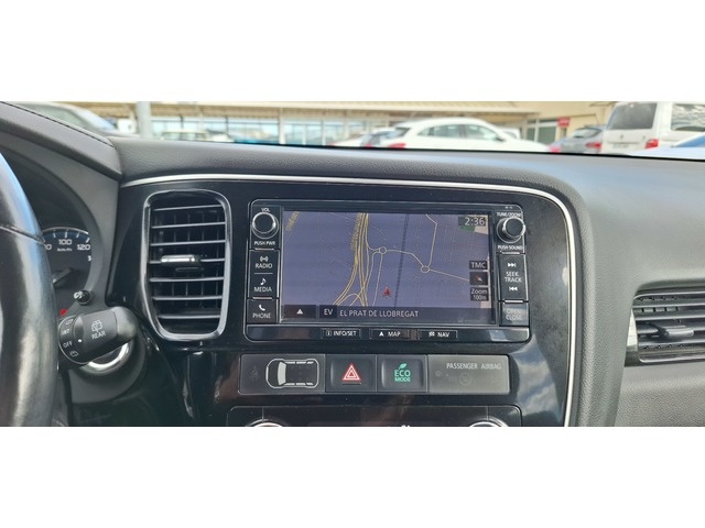 MitsubishiOutlander 2.0 PHEV Kaiteki 4WD Auto 149 kW (203 CV) Vehículo usado en Barcelona - 19 MitsubishiOutlander 2.0 PHEV Kaiteki 4WD Auto 149 kW (203 CV) Vehículo usado en Barcelona - 19