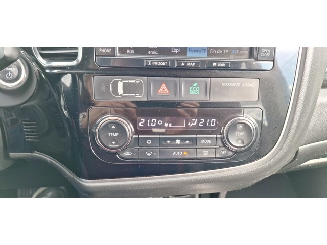 MitsubishiOutlander 2.0 PHEV Kaiteki 4WD Auto 149 kW (203 CV) Vehículo usado en Barcelona - 25 MitsubishiOutlander 2.0 PHEV Kaiteki 4WD Auto 149 kW (203 CV) Vehículo usado en Barcelona - 25